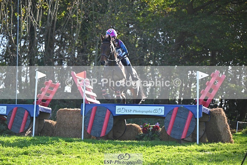 241026-142235-13895 - 509-Tichy.Sanders-SPARHANGER.VELVET