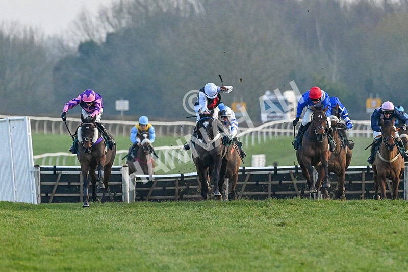 220125-Race 4-Komedy Kicks-6694 - Race 4