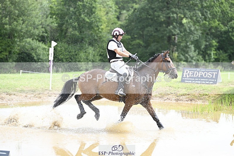 240804-120133-12219 - 306-Rupert_Batting-COOMBELAND_ALBERTS_RUMOUR_II