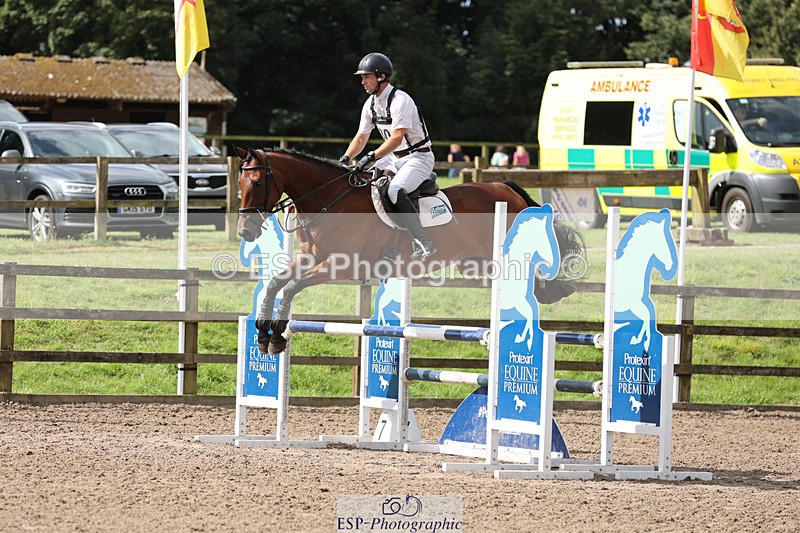 240804-104438-11254 - 306-Rupert_Batting-COOMBELAND_ALBERTS_RUMOUR_II