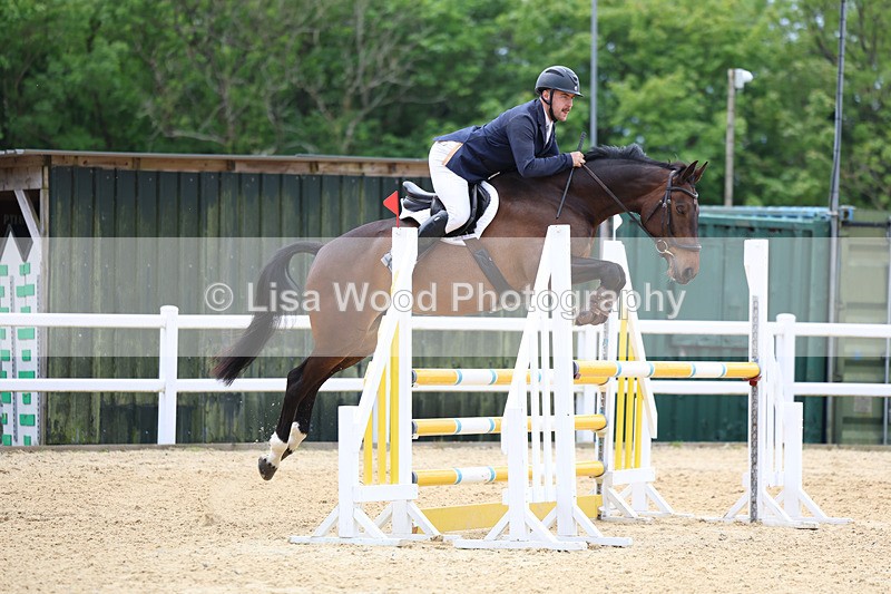3E7A9440 - Class 8: Senior Newcomers/1.10m open