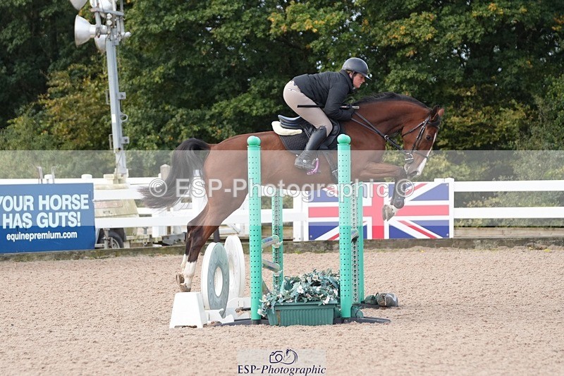 251005-100027-02430 - Cls 22 British Novice and 90cm