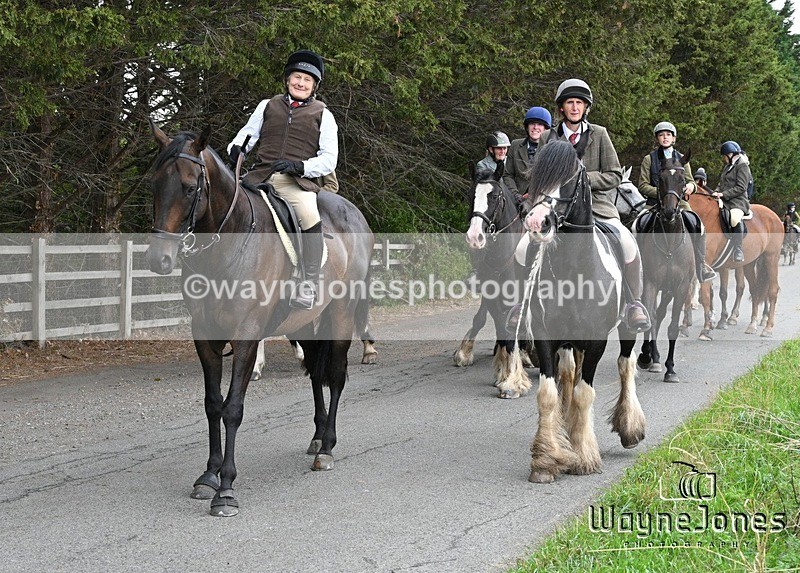 WJ7_1312 - Berks & Bucks Hound Exercise Blewbury 13-09-26