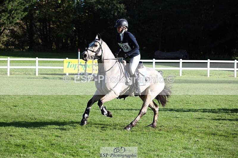 231022-102428-24510 - 619-GARVAGH.GOLDEN.OAK-Ella.Snow-TrotUp+SJ