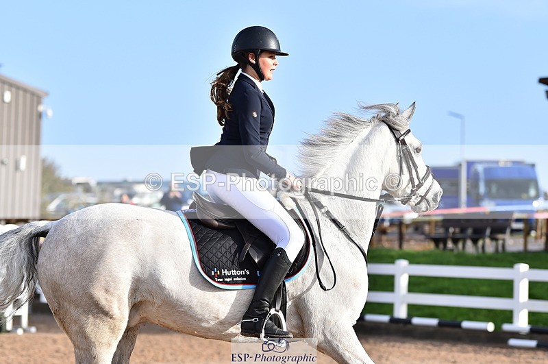 231028A-105720-00640 - Cls 2 British Novice & 80cm Open