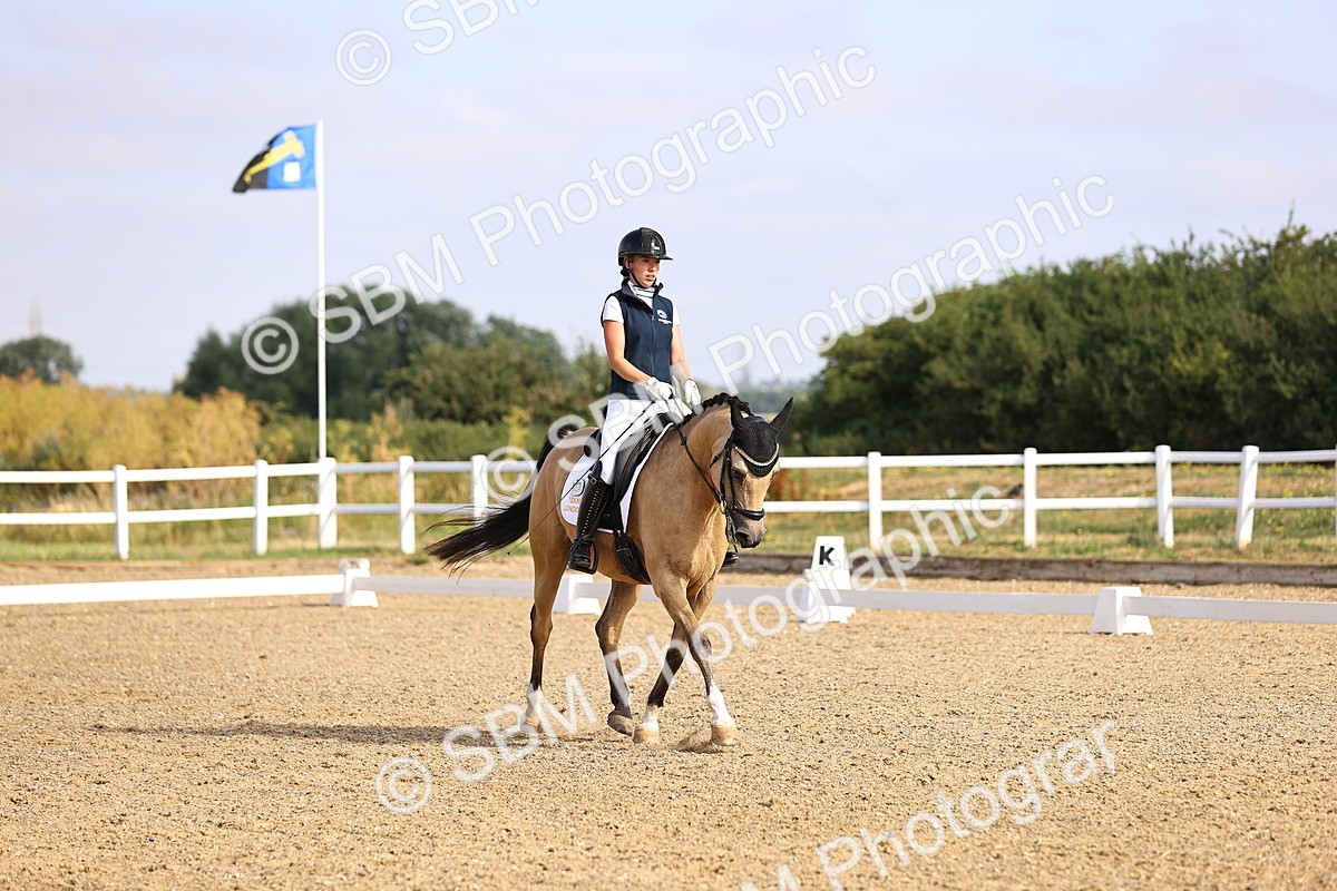 SBM_008527 - Novice 5 - 08.30-9.33