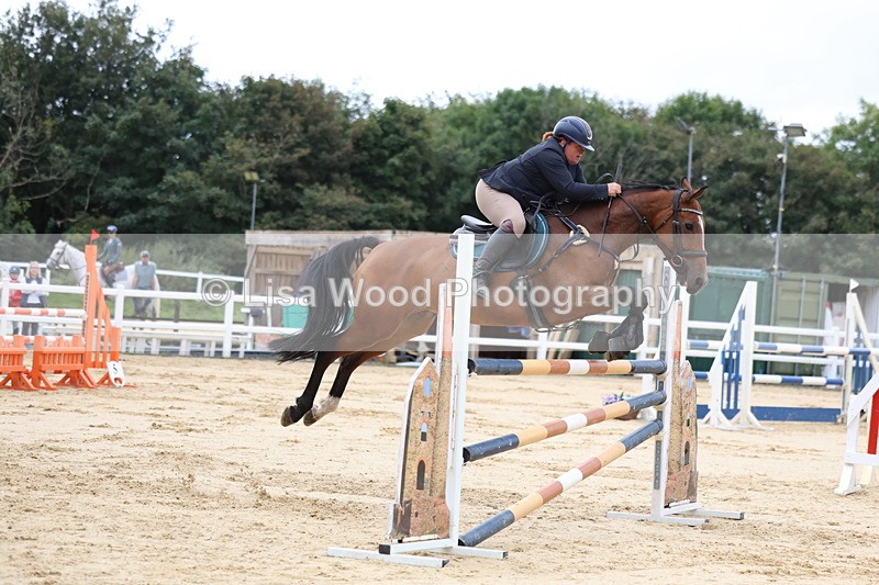 3E7A3151 - Class 8: Senior Newcomers/1.10m open