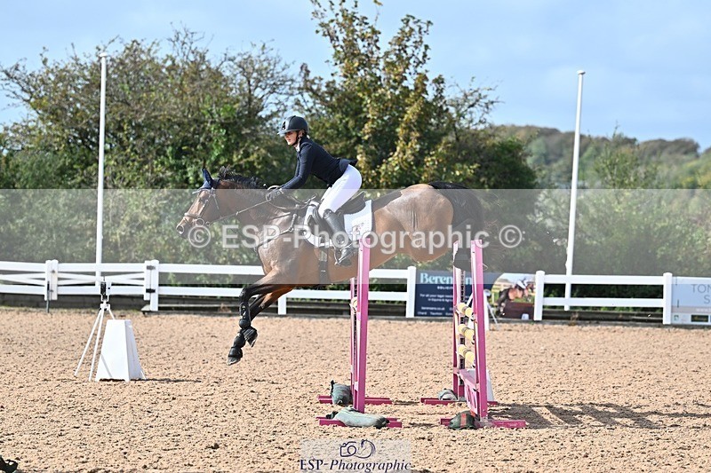 261014-131617-00607 - Cls  05 Snr Newcomers & 1.10m Open