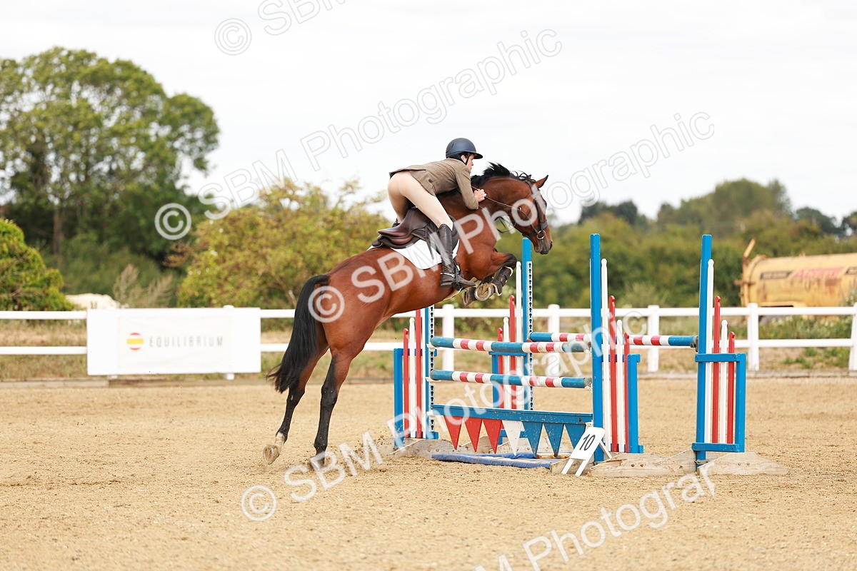 SBM_006735_Class 4 - Senior British Newcomers - 110m - Customer Cart - Lorna