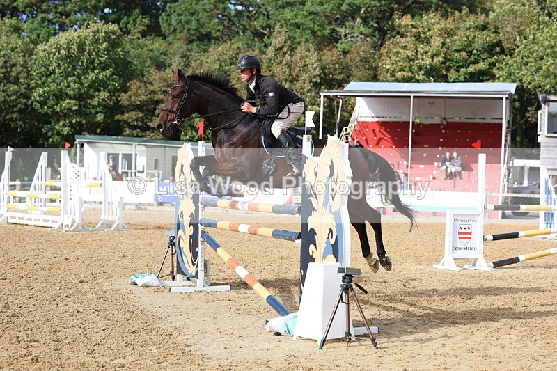 3E7A0605 - Class 13: Senior Newcomers/1.10m open