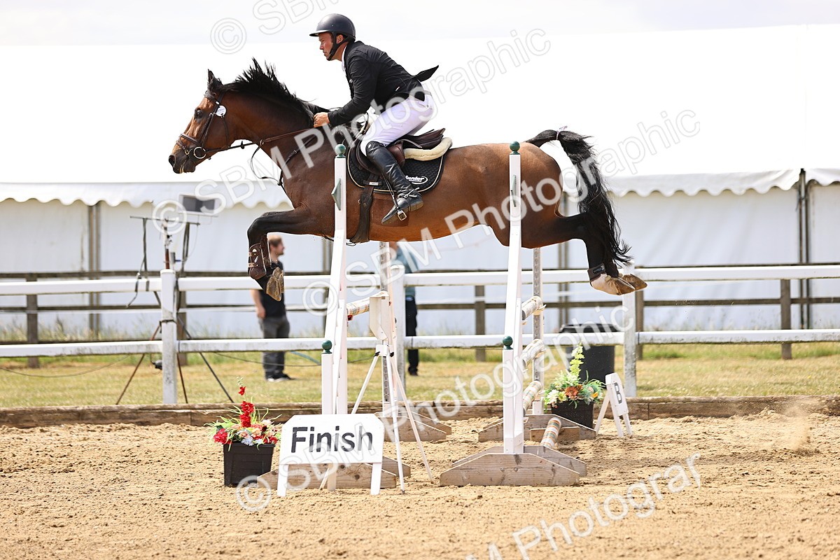 SBM_009938 - Class 8 - Senior Newcomers - 1.10  Open