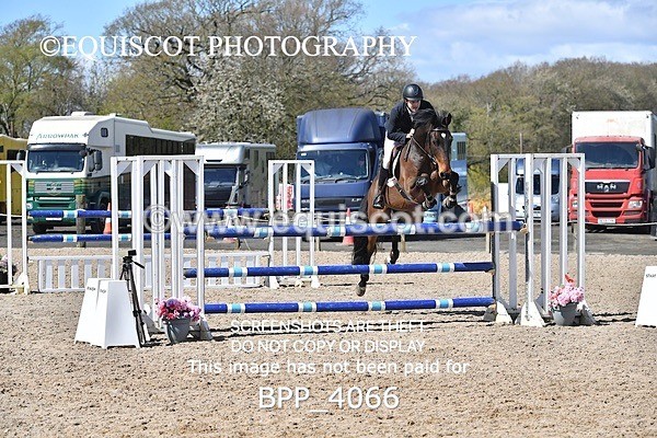 BPP_4066 - CLASS 6 FRI Senior Newcomers/ 1.10m Open