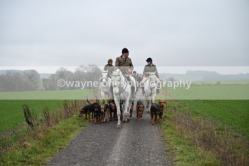 WJ7_9749 - Walk out..