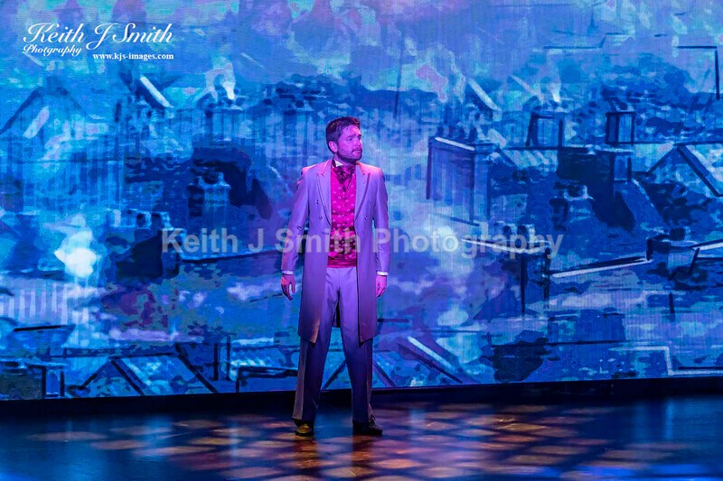 6KJS0251 - Ambition show team