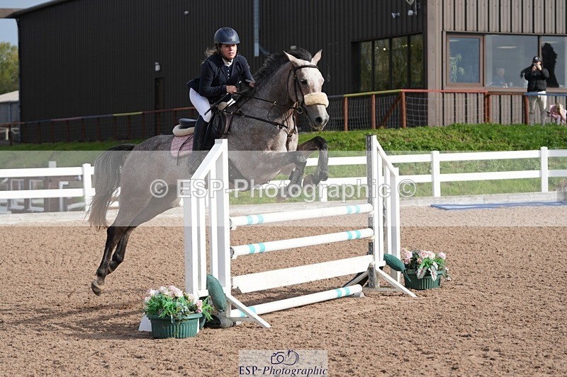 251005-101904-02509 - Cls 22 British Novice and 90cm