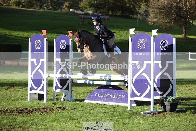 231022-155434-30001 - 558-BATHLEYHILLS.GOLDEN.SPRAY-Cleo.Whitbread-TrotUp+SJ