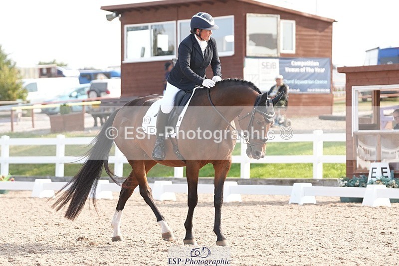 250817-091722-07123 - 047-Hannah.RogersWoodendfarm.Viva