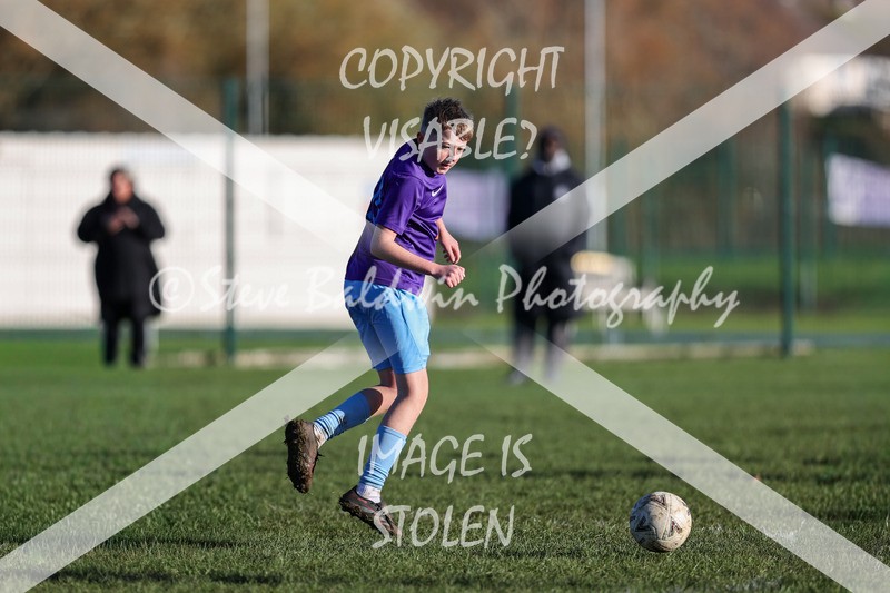 1DX32492 - 2025-11-23 FC Abbey Meads U13 Purple V Highworth Town Junior FC U13 T