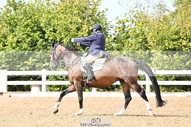 250815-111942-00586 - 031-Nicola.SealRebel.Heart