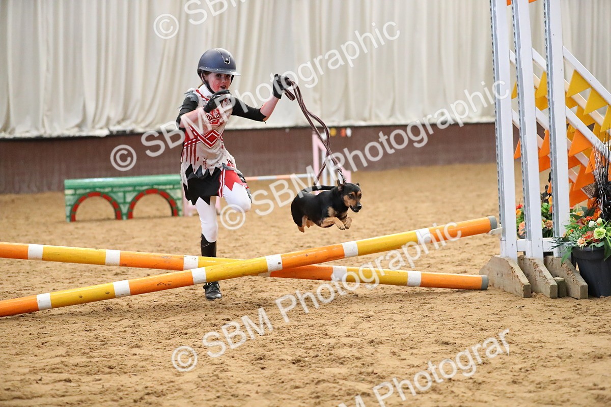 SBM_001383 - Class 3 - Horse & Hound