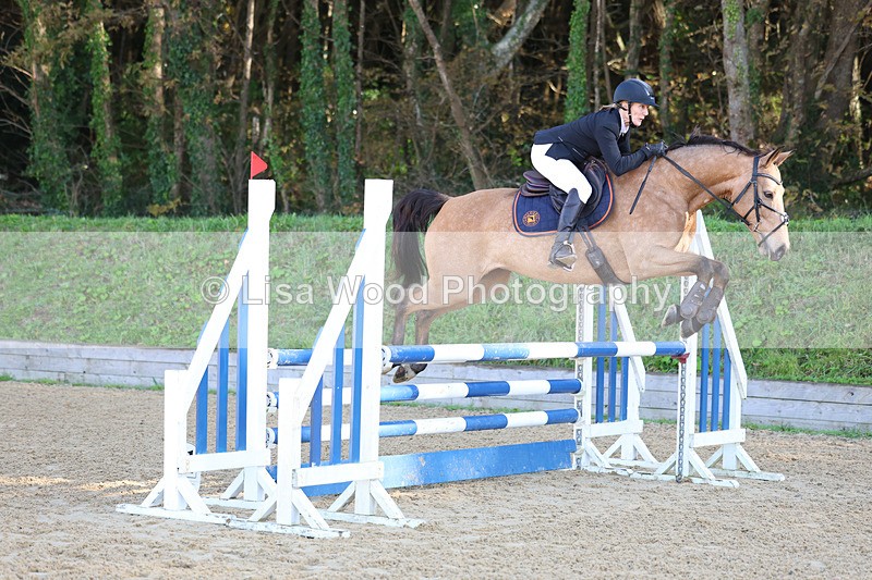 3E7A5311 - Class 4: Senior British Novice/90cm open