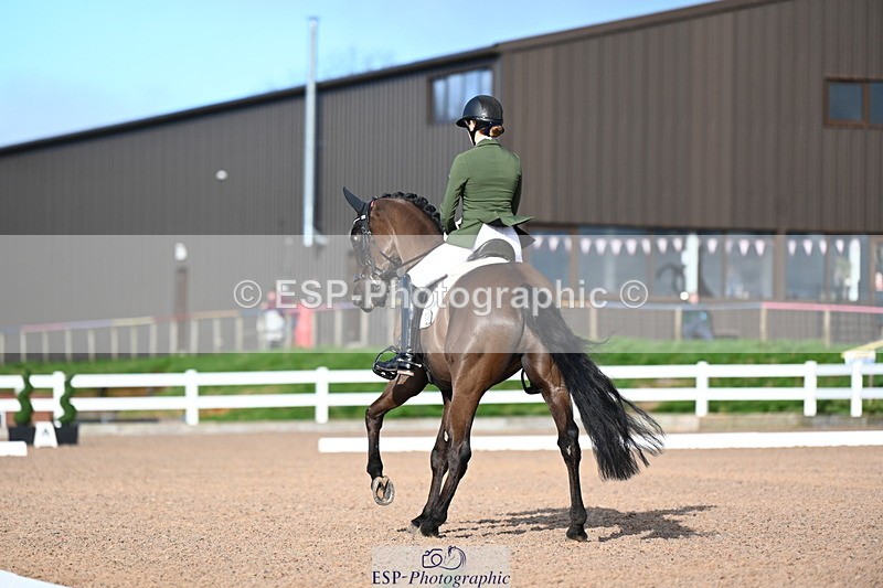 240218A-144408-08919 - 145-Lucy.Amy-Millenium.Falcon