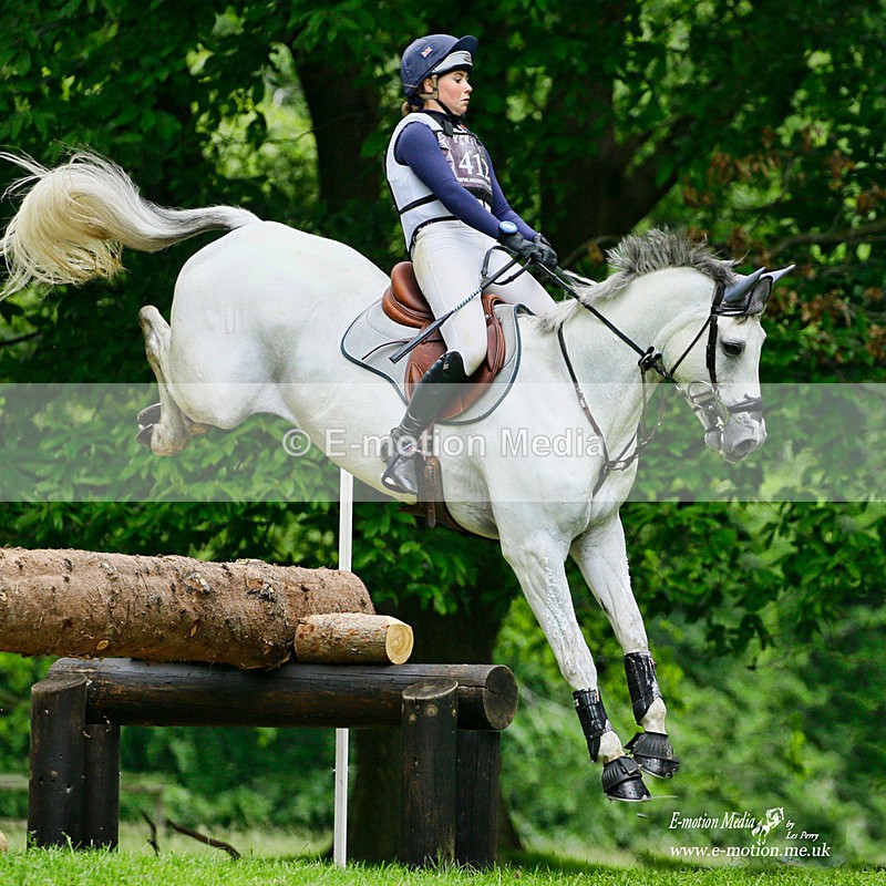 BE 280522 1013a - Equestrian