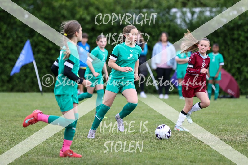 1DX31722 - Covingham Park V Tadpole Farm