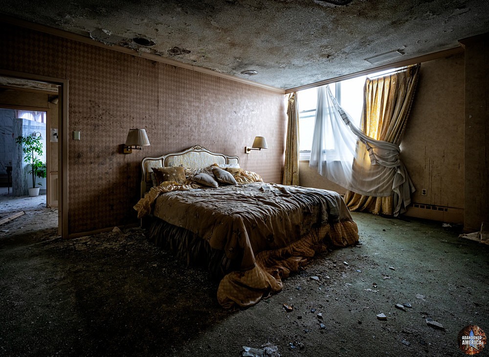 Abandoned Resort | Presidential Suite - ABANDONED PLACES
