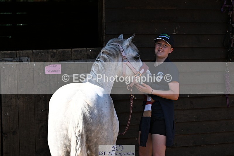 240729B-092053-01771 - Monday Stable Shots