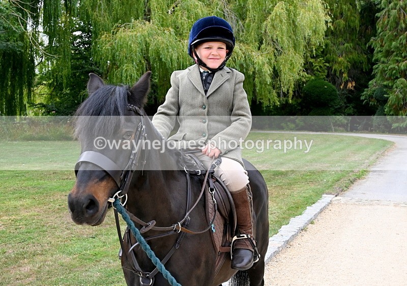 WJ6_3778 - Berks & Bucks - The Old farmhouse - Hound Exercise 20-08-25