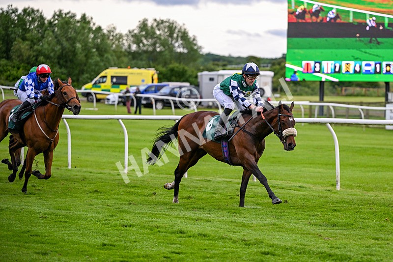 110626-Race 4-Winchurch-4889 - Race 4 19.52pm Download The Raceday Ready App Handicap