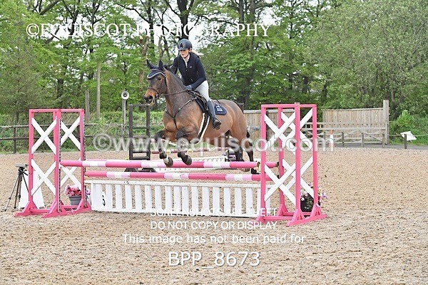 BPP_8673 - CLASS 24 SUN Senior BritiNovice/ 90cm Open