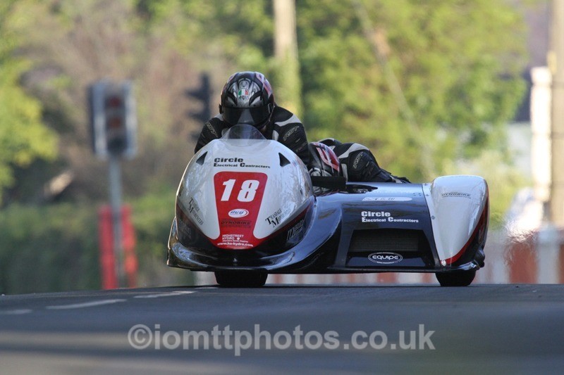 IMG_5489 - Thursday Practice - TT 2013 Side Car