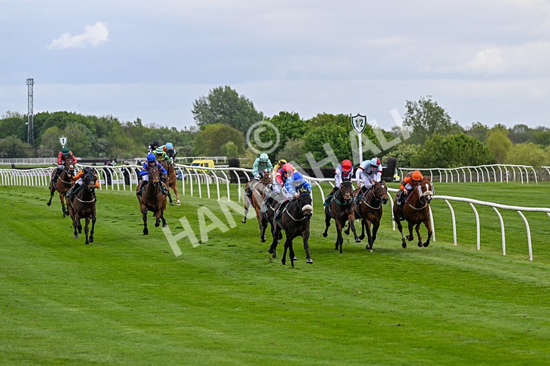 110526-Race 1-Filey Beach-0260 - Race 1 2.30pm Racing Welfare Reminiscence Day Apprentice Handicap