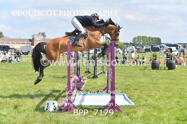 BPP_7179 - CLASS 3 Andrew Hamilton Coach, RHS Foxhunter Championship Qualifier