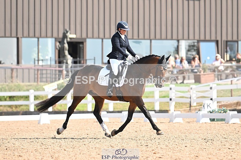 250816-105112-03471 - 047-Hannah.RogersWoodendfarm.Viva