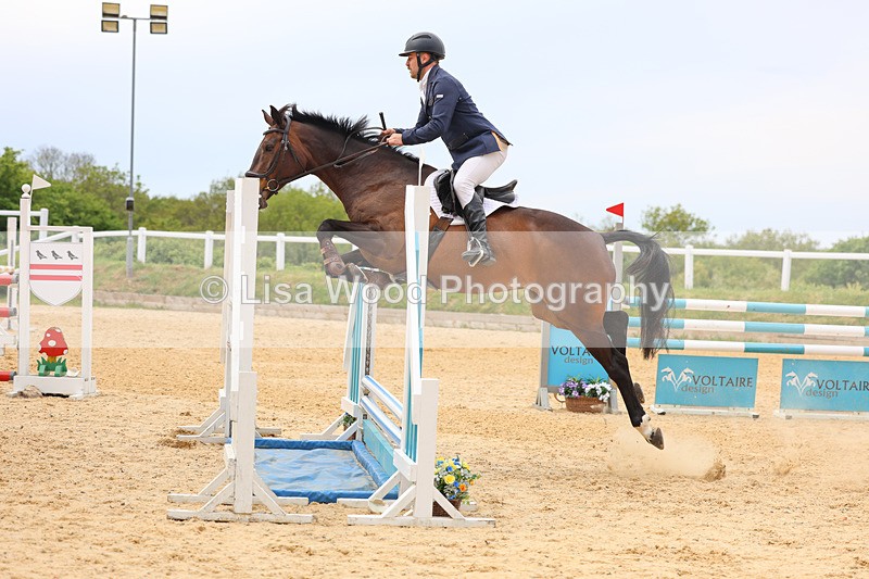 3E7A9451 - Class 8: Senior Newcomers/1.10m open