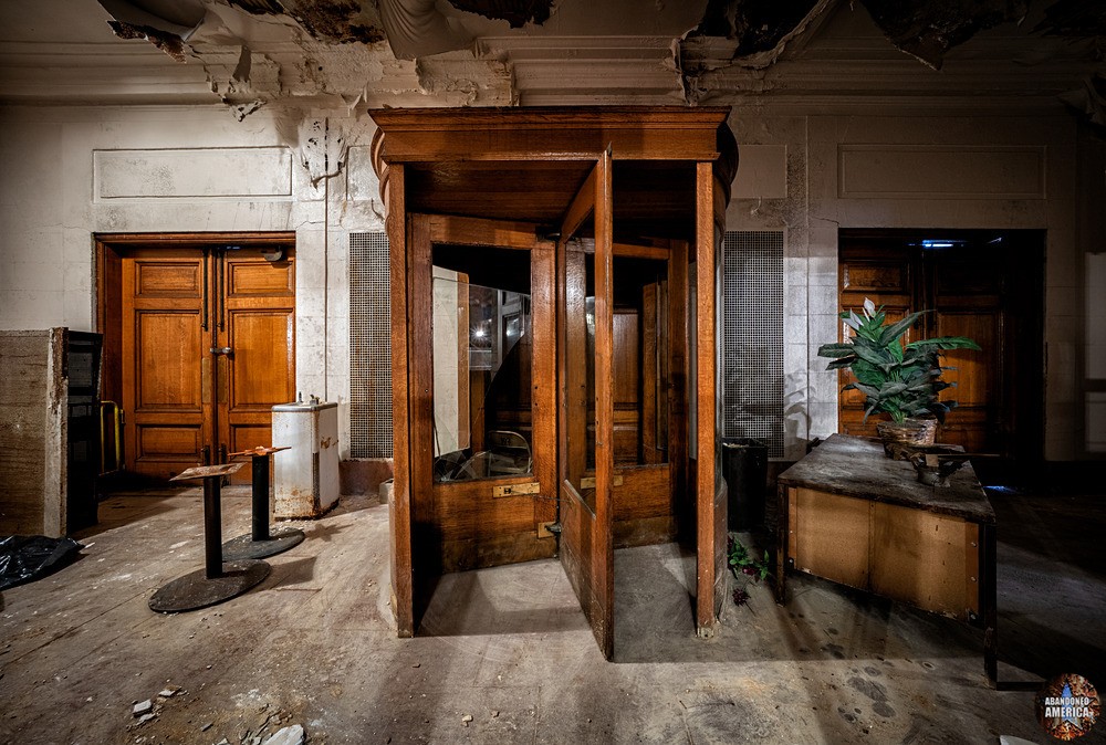 B'Nai Jeshurun Synagogue/Hopewell Baptist Church | Revolving Doors - B'nai Jeshurun Synagogue/Hopewell Baptist Church