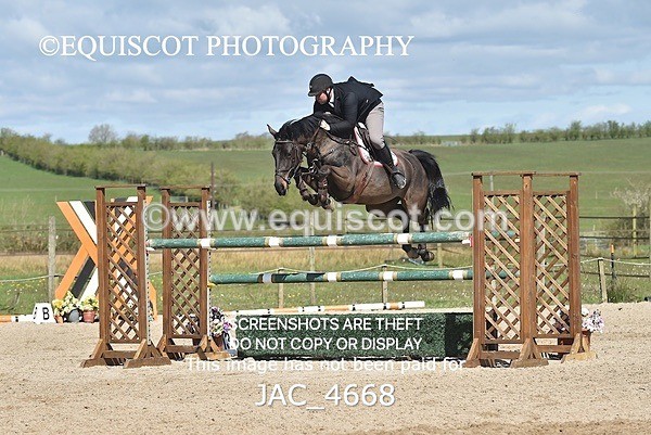 JAC_4668 - CLASS 11 SAT Andrew Hamilton Coach, RHS Foxhunter Championship Qualifier