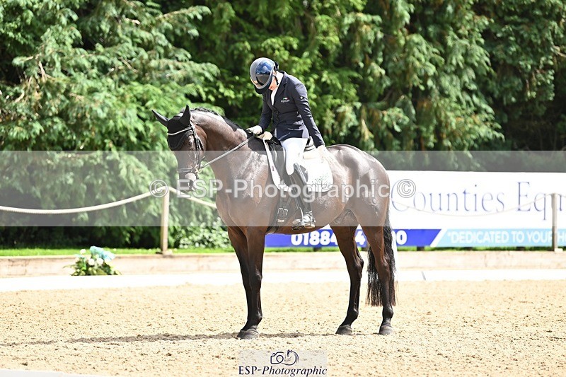 240811-142015-06335 - 115-Lucy.Amy-Millenium.Falcon