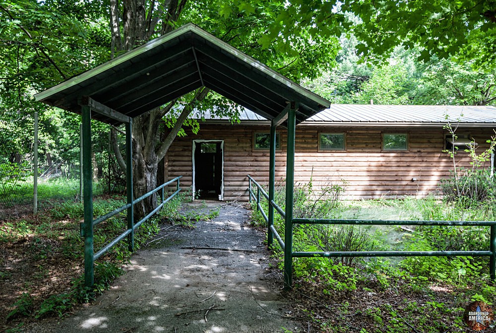 Catskill Game Farm (Catskill, NY) | Souvenir House - Catskill Game Farm