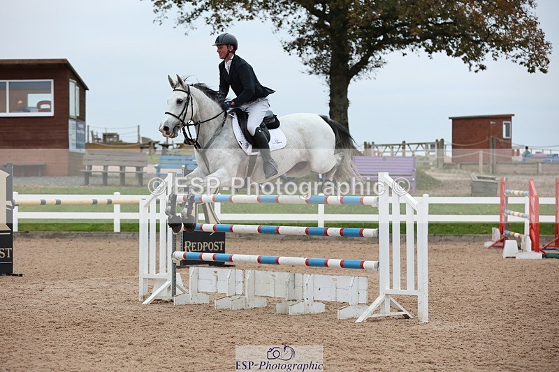 241101A-160838-03249 - FRI Cls 8 National 1.30m