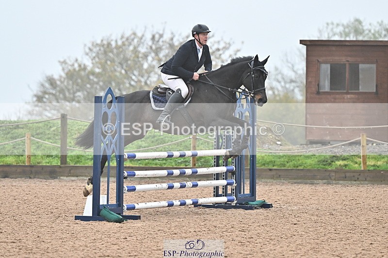 241103A-105049-06772 - SUN Cls 18 British Novice and 90cm Open