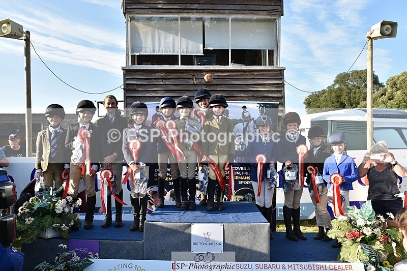 230824-180710-07009 - Thursday 40 and 50cm Presentations