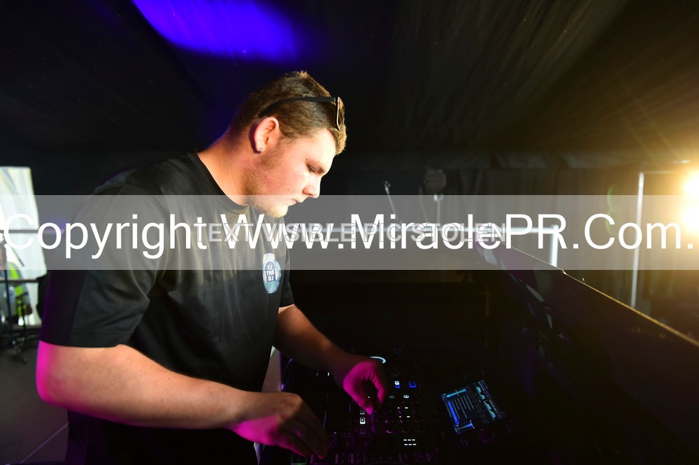 SH4_9955 - Tj the DJ