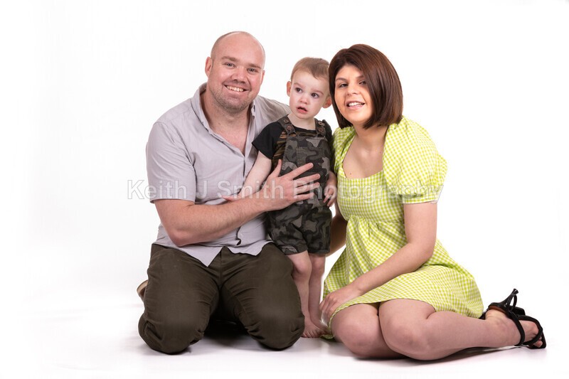2KJS2783 - Jannie, Kristen & family. Studio