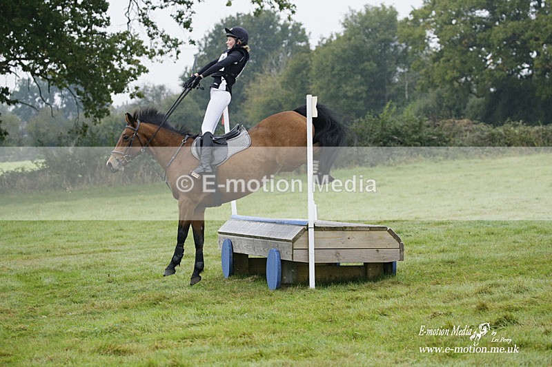 WWHT 171021 0153 - Novice Restricted (0.80m)  17/10/21