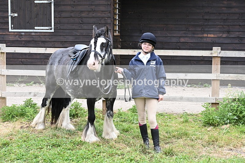 WJ6_2895 - Berks & Bucks - The Old farmhouse - Hound Exercise 20-08-25