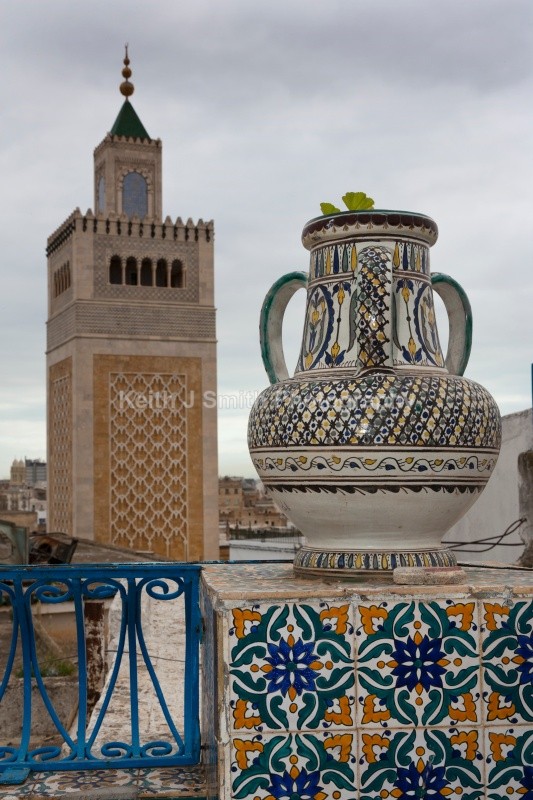 YR6M8347 (RM) - Worldwide